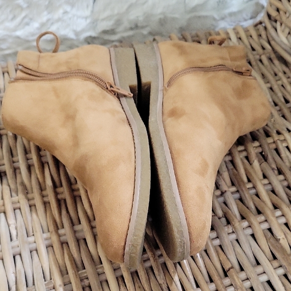 Comfort View Sienna Ankle Bootie, Womens 9.5 Tan Embroidered Heel, Zip Up - Picture 6 of 9